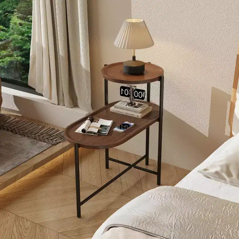 Tavolino da caffè piccolo a 2 ripiani in noce marrone, ripiano portaoggetti in legno, telaio in metallo, tavolino laterale da divano per soggiorno